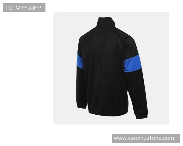 复古足球外套的魅力与时尚搭配指南让你重温经典运动风情