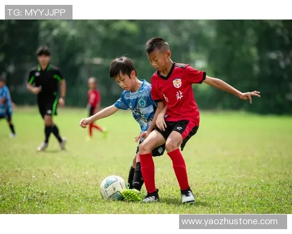 展鹏足球：助力青少年成长的足球梦想与未来之路